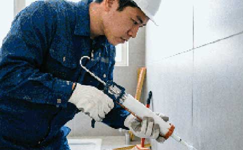 墙面发霉、卫生间漏水？别被“注胶骗局”坑了！江门正规补漏看这里